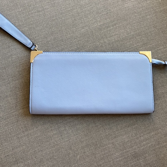 Pale blue clutch with detachable strap. - Picture 2 of 4